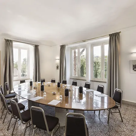Mercure Romanazzi Carducci Szálloda 4*